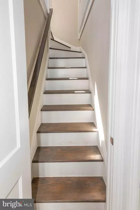 Entry Way - 5316 Plainfield Ave, Baltimore, MD 21206 photo 6 of 11
