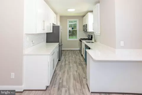 Entry Way - 5316 Plainfield Ave, Baltimore, MD 21206 photo 2 of 11