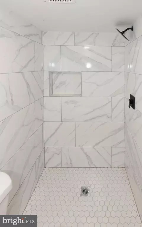 Bath - 5316 Plainfield Ave, Baltimore, MD 21206 photo 4 of 5