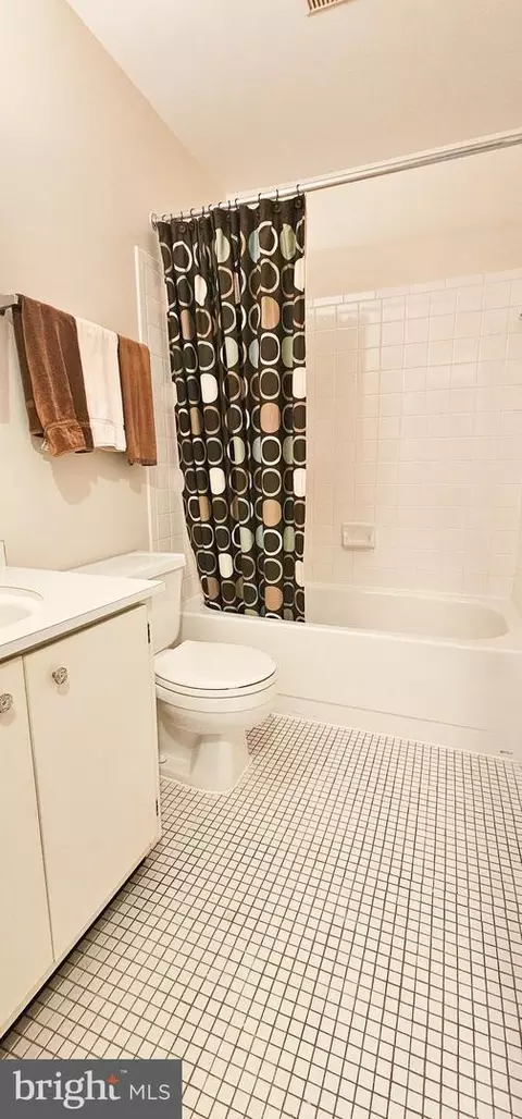 Bath - 6350 Red Cedar Pl #211, Baltimore, MD 21209 photo 2 of 2