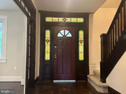 Entry Way - 3205 Beverly Rd, Baltimore, MD 21214 photo 2 of 4