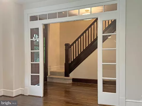 Entry Way - 3205 Beverly Rd, Baltimore, MD 21214 photo 3 of 4
