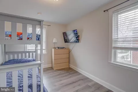 Bedroom - 4814 Briarclift Rd, Baltimore, MD 21229 photo 4 of 8