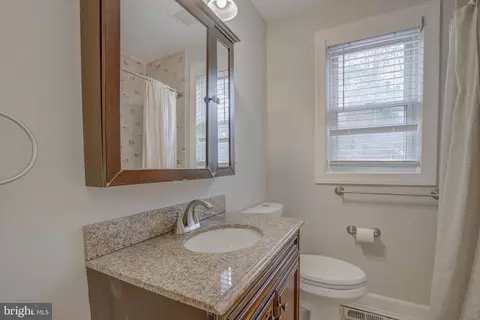 Bath - 4814 Briarclift Rd, Baltimore, MD 21229 photo 3 of 4