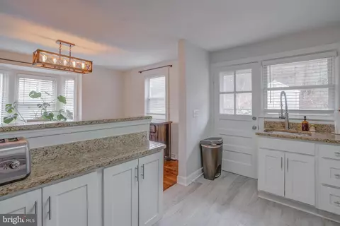 Entry Way - 4814 Briarclift Rd, Baltimore, MD 21229 photo 1 of 1