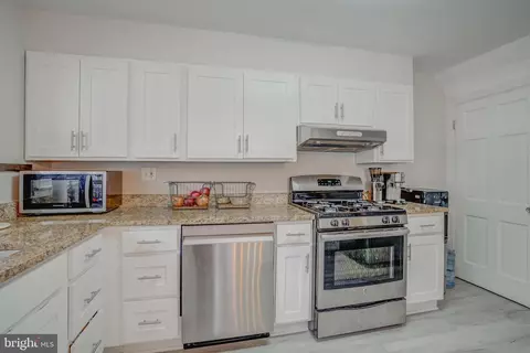 Kitchen - 4814 Briarclift Rd, Baltimore, MD 21229 photo 2 of 2