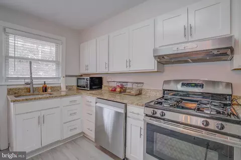 Kitchen - 4814 Briarclift Rd, Baltimore, MD 21229 photo 1 of 2
