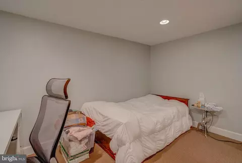 Bedroom - 4814 Briarclift Rd, Baltimore, MD 21229 photo 6 of 8