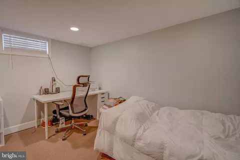 Bedroom - 4814 Briarclift Rd, Baltimore, MD 21229 photo 7 of 8