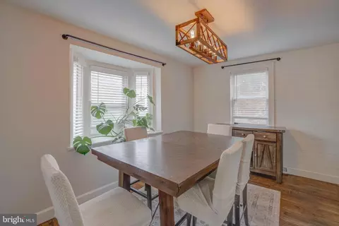 Dining - 4814 Briarclift Rd, Baltimore, MD 21229 photo 1 of 2