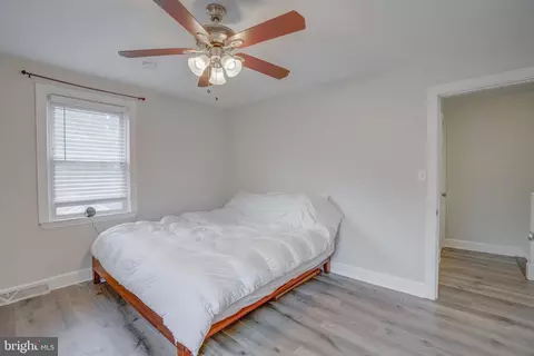 Bedroom - 4814 Briarclift Rd, Baltimore, MD 21229 photo 1 of 8