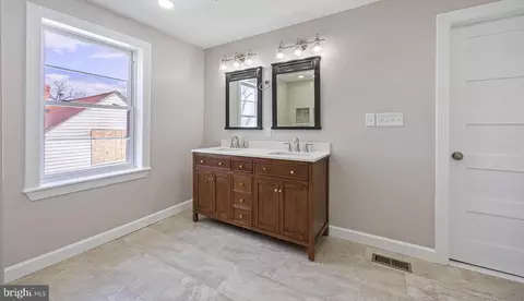 Entry Way - 3908 Primrose Ave, Baltimore, MD 21215 photo 5 of 5