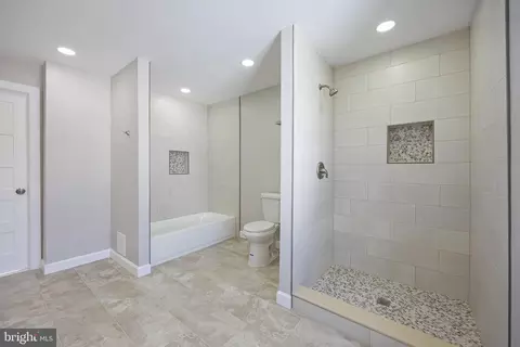 Bath - 3908 Primrose Ave, Baltimore, MD 21215 photo 2 of 3