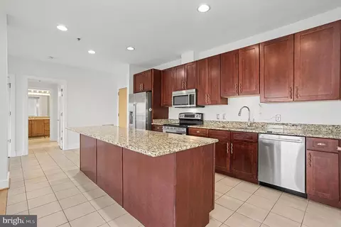 Kitchen - 2772 Lighthouse Pt E #201, Baltimore, MD 21224 photo 4 of 4