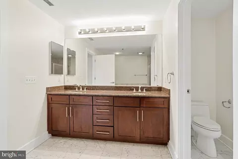 Bath - 2772 Lighthouse Pt E #201, Baltimore, MD 21224 photo 1 of 4