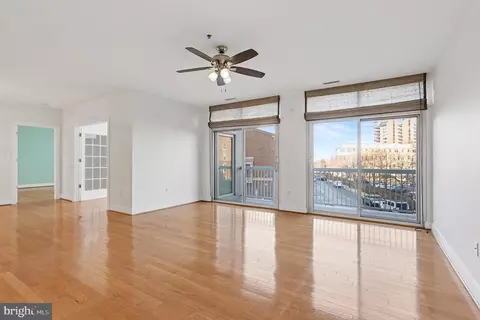 Living - 2772 Lighthouse Pt E #201, Baltimore, MD 21224 photo 7 of 13