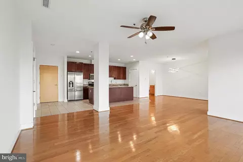 Living - 2772 Lighthouse Pt E #201, Baltimore, MD 21224 photo 5 of 13