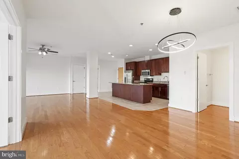Living - 2772 Lighthouse Pt E #201, Baltimore, MD 21224 photo 3 of 13