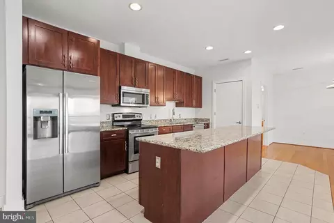 Kitchen - 2772 Lighthouse Pt E #201, Baltimore, MD 21224 photo 1 of 4