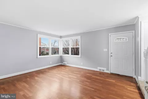 Living - 4004 Brookhill Rd, Baltimore, MD 21215 photo 3 of 4