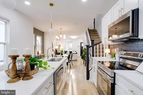 Entry Way - 5805 Highgate Dr, Baltimore, MD 21215 photo 1 of 2