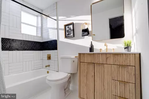 Bath - 5805 Highgate Dr, Baltimore, MD 21215 photo 4 of 5