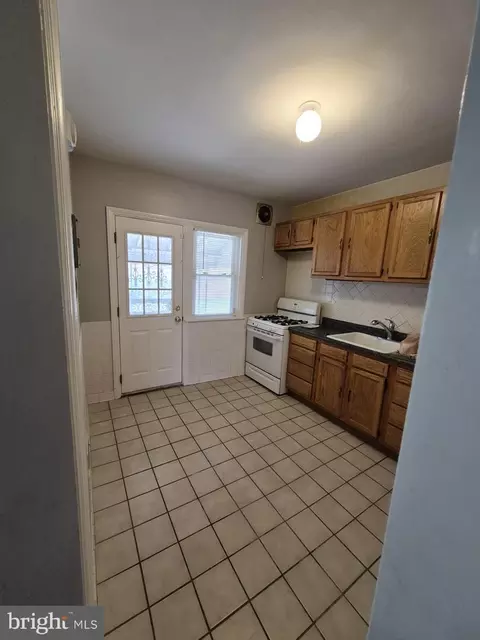 Kitchen - 4905 Briarclift Rd, Baltimore, MD 21229 photo 1 of 3