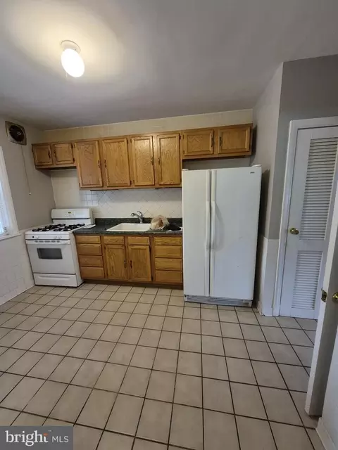 Kitchen - 4905 Briarclift Rd, Baltimore, MD 21229 photo 2 of 3