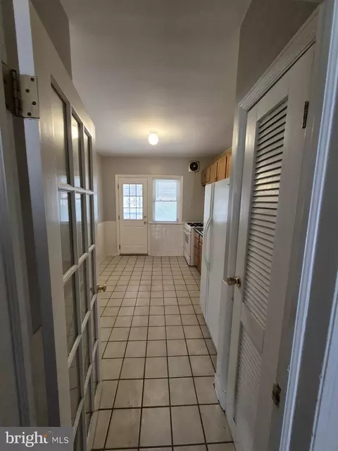 Entry Way - 4905 Briarclift Rd, Baltimore, MD 21229 photo 1 of 3