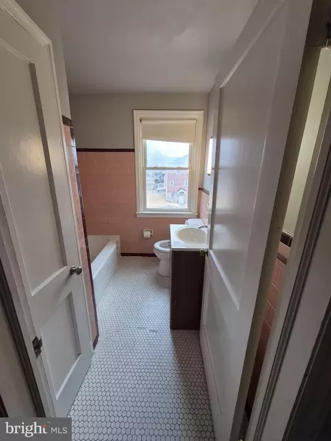 Entry Way - 4905 Briarclift Rd, Baltimore, MD 21229 photo 3 of 3