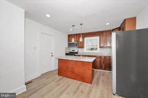 Entry Way - 3503 Garrison Blvd, Baltimore, MD 21215 photo 6 of 16