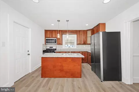 Entry Way - 3503 Garrison Blvd, Baltimore, MD 21215 photo 5 of 16