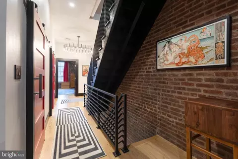 Entry Way - 862 Tyson St, Baltimore, MD 21201 photo 4 of 6