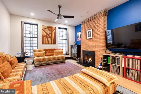 Living - 862 Tyson St, Baltimore, MD 21201 photo 1 of 1