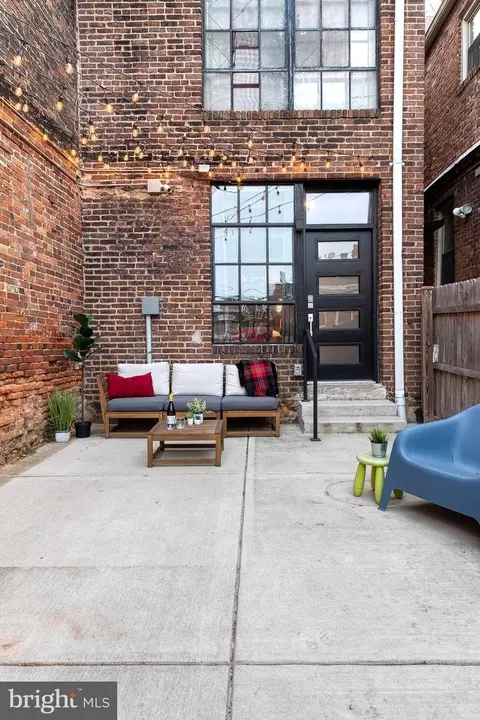 Exterior - 862 Tyson St, Baltimore, MD 21201 photo 4 of 9
