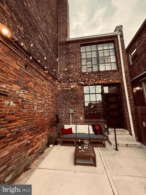 Exterior - 862 Tyson St, Baltimore, MD 21201 photo 1 of 9