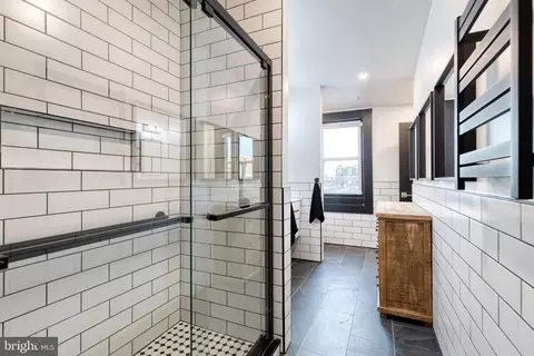 Bath - 862 Tyson St, Baltimore, MD 21201 photo 6 of 8