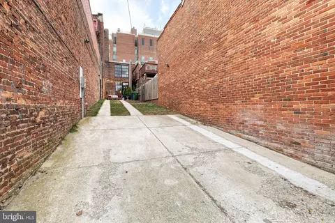 Exterior - 862 Tyson St, Baltimore, MD 21201 photo 7 of 9