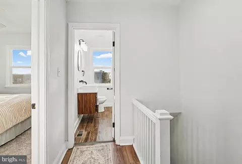 Entry Way - 4289 Falls Rd, Baltimore, MD 21211 photo 3 of 6