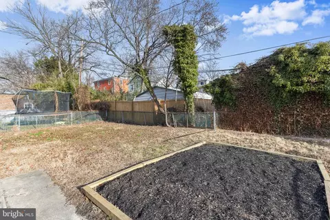 Exterior - 5403 Hamlet Ave, Baltimore, MD 21214 photo 5 of 6