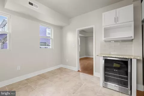 Entry Way - 5403 Hamlet Ave, Baltimore, MD 21214 photo 6 of 12