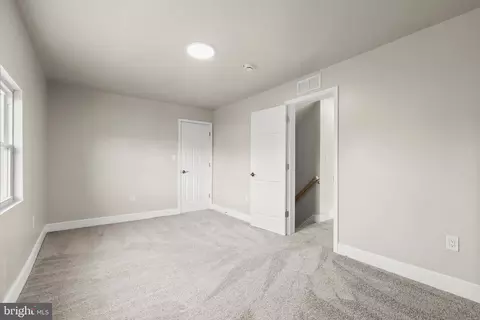 Entry Way - 5403 Hamlet Ave, Baltimore, MD 21214 photo 10 of 12
