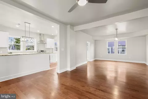 Living - 5403 Hamlet Ave, Baltimore, MD 21214 photo 8 of 10