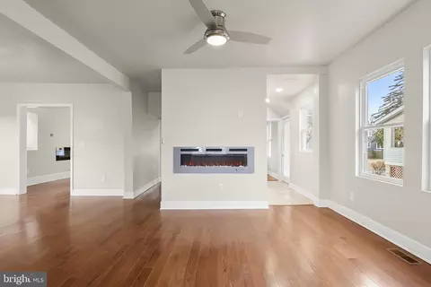 Living - 5403 Hamlet Ave, Baltimore, MD 21214 photo 10 of 10