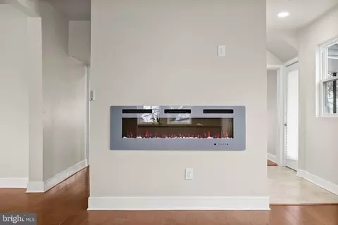 Entry Way - 5403 Hamlet Ave, Baltimore, MD 21214 photo 8 of 12