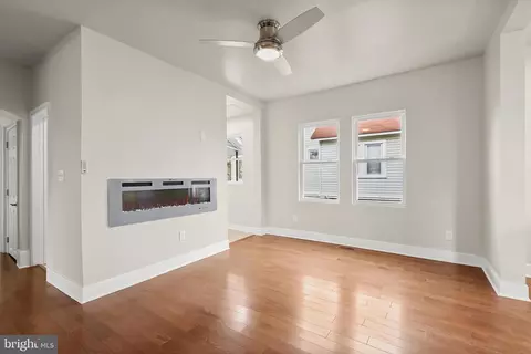 Living - 5403 Hamlet Ave, Baltimore, MD 21214 photo 7 of 10