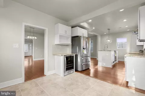 Entry Way - 5403 Hamlet Ave, Baltimore, MD 21214 photo 7 of 12