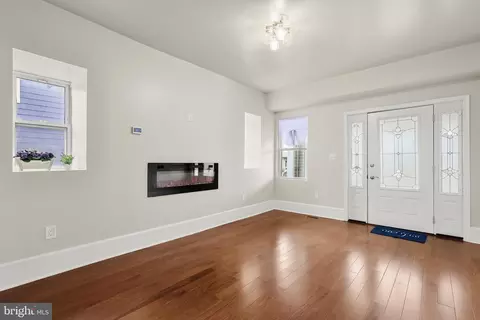 Living - 5403 Hamlet Ave, Baltimore, MD 21214 photo 2 of 10