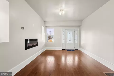 Living - 5403 Hamlet Ave, Baltimore, MD 21214 photo 4 of 10
