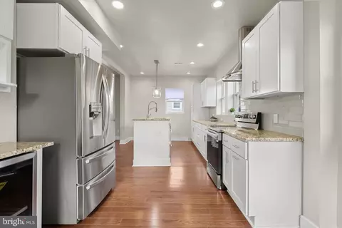 Entry Way - 5403 Hamlet Ave, Baltimore, MD 21214 photo 3 of 12